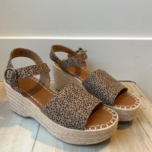 Universal Thread Tan Leopard Wedge Sandals